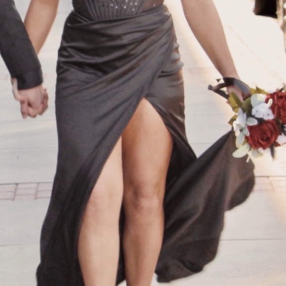 Prom dress - Picture 3 of 13